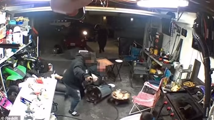 My: Ba me tay khong dau nhau voi ten nghien bao ve 2 con-Hinh-3