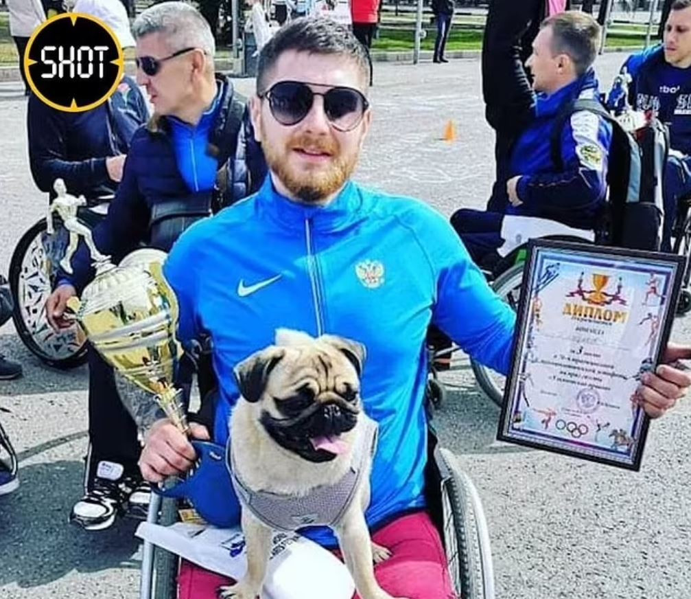 Thanh nien ngoi xe lan “tu chien” voi dan cho hoang-Hinh-3