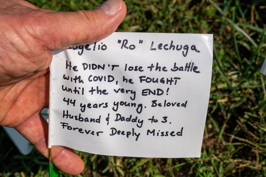 Thông điệp được viết trên một lá cờ trắng tại National Mall chụp ngày 18/9.