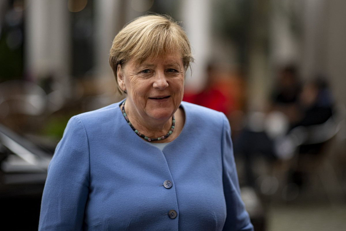 Thủ tướng Đức Angela Merkel nằm trong top 5 lãnh đạo quốc gia có lương cao nhất thế giới, ở mức 369.700 USD/năm. Bà Merkel trở thành nữ thủ tướng đầu tiên của Đức vào năm 2005, được coi lãnh đạo nữ có sức ảnh hưởng nhất. Hiện Thủ tướng Đức đã ở nhiệm kỳ thứ 4 và cũng là nhiệm kỳ cuối cùng của bà.