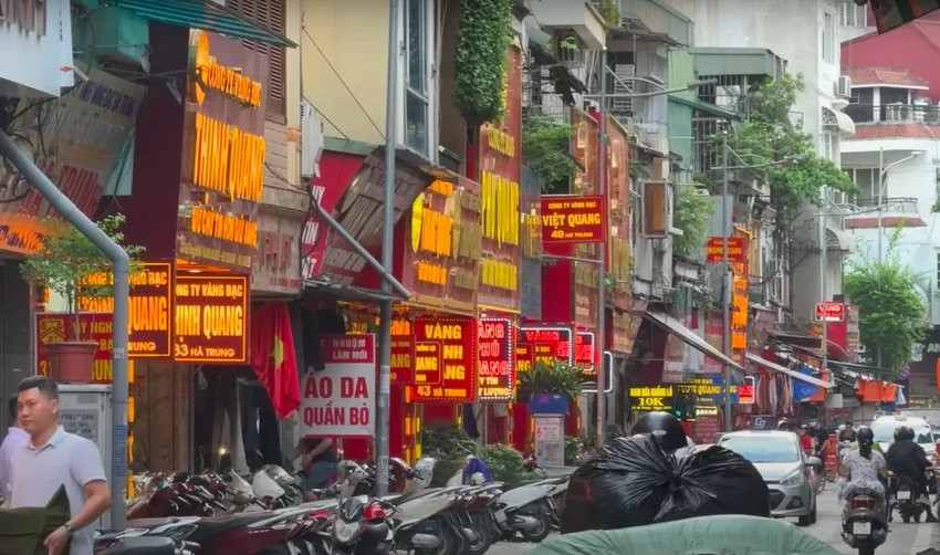 Hỏi mua vàng SJC chợ đen, người bán trả lời 'giấy tờ lấy đâu ra' Hoi mua vang SJC cho den, nguoi ban tra loi 'giay to lay dau ra'