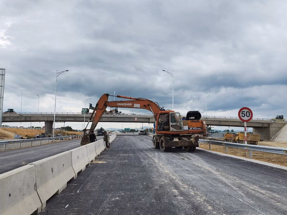 San sang thong xe toan tuyen Cao toc Dien Chau - Bai Vot-Hinh-2