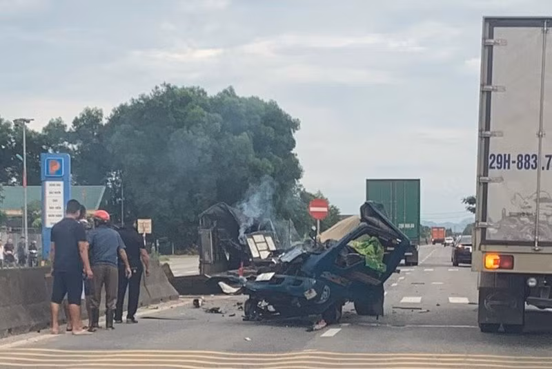 Truy nã tài xế gây tai nạn khiến 3 người tử vong ở Hà Tĩnh - Hình 2 Truy na tai xe gay tai nan khien 3 nguoi tu vong o Ha Tinh-Hinh-2