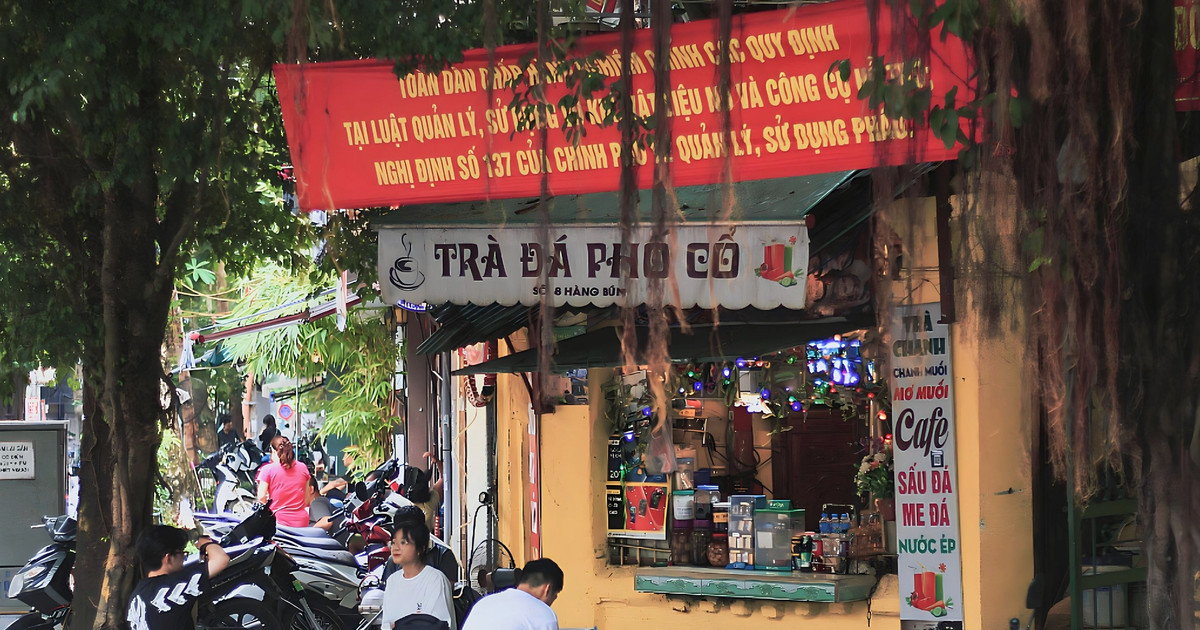 Hà Nội: Quán xấu kỳ lạ nhưng khách vẫn đông kìn kịt Ha Noi: Quan xau ky la nhung khach van dong kin kit