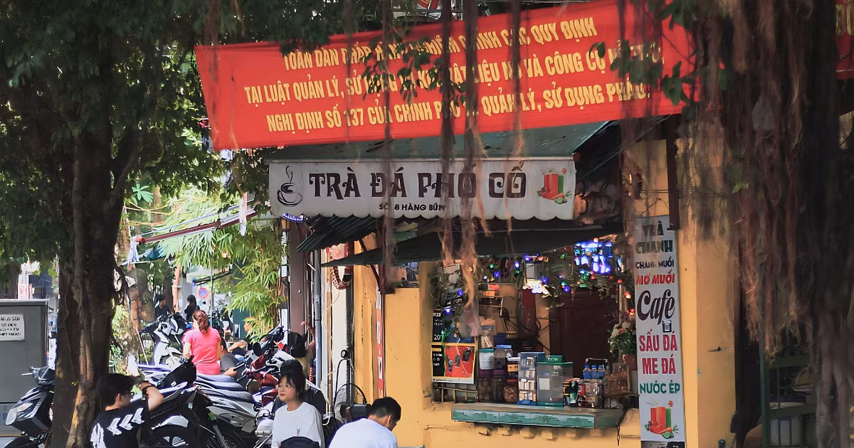 Hà Nội: Quán xấu kỳ lạ nhưng khách vẫn đông kìn kịt Ha Noi: Quan xau ky la nhung khach van dong kin kit