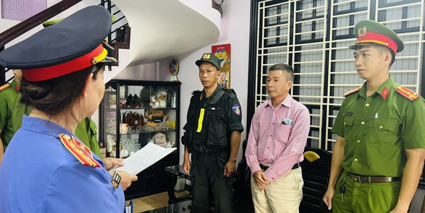 Vua thoat an tu, nguyen Giam doc CDC Thua Thien Hue lai bi bat