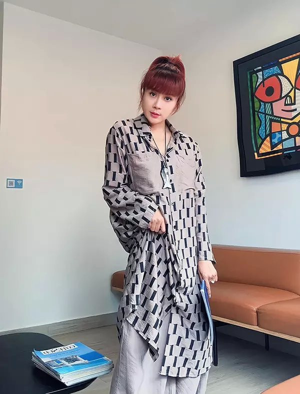 Luu Thien Huong ra sao sau nua nam to dong nghiep 'nem dien thoai'?-Hinh-5