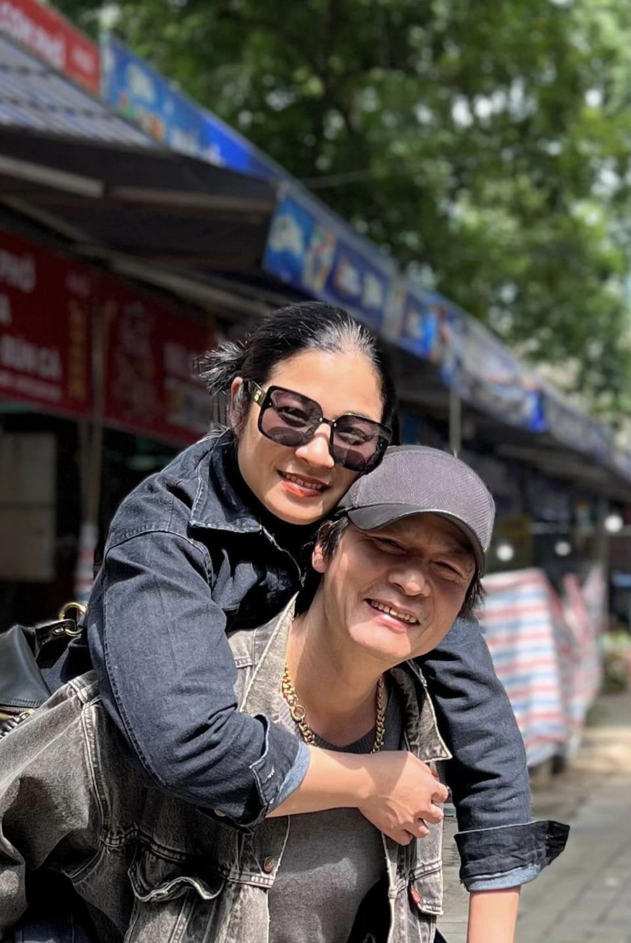 NSƯT Võ Hoài Nam hạnh phúc bên vợ kém 12 tuổi - Hình 3 NSUT Vo Hoai Nam hanh phuc ben vo kem 12 tuoi-Hinh-3