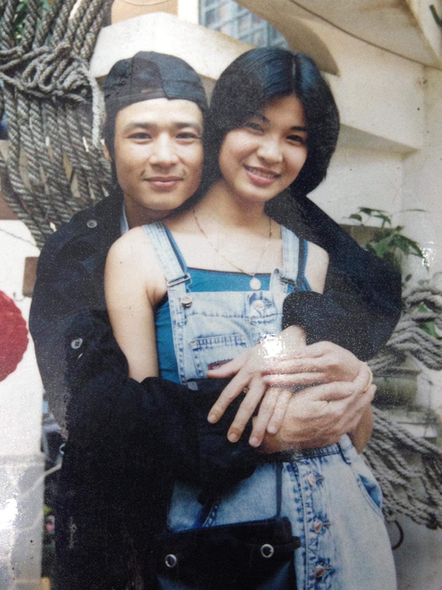 NSƯT Võ Hoài Nam hạnh phúc bên vợ kém 12 tuổi NSUT Vo Hoai Nam hanh phuc ben vo kem 12 tuoi