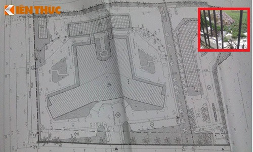 Cũng theo T.S. B.S Võ Tường Kha thì khu đất nằm ở phía ngoài tường bao là thuộc khu đất của Bệnh viện Thể thao Việt Nam. "Bệnh viện đang trong quá trình cải tạo lại nên những rác thải vật liệu xây dựng cho ra đấy, một phần cũng để san lấp hồ nước đi", ông Kha nói.