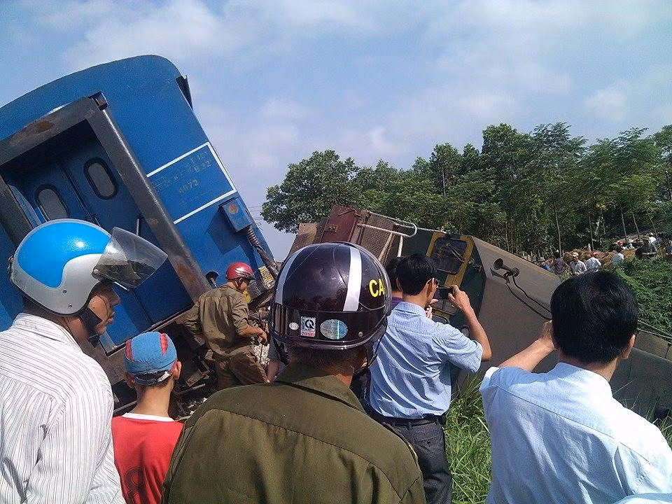 Phu Tho: Tau hoa dam truc dien xe tai, mot nguoi chet