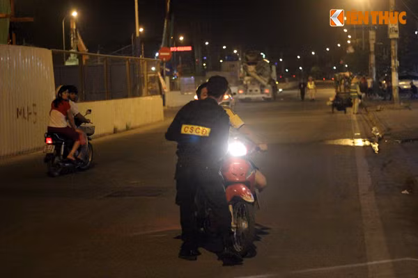 Thậm chí nhiều đối tượng manh động sẵn sàng đâm xe thẳng vào lực lượng 141 hòng trốn chạy.