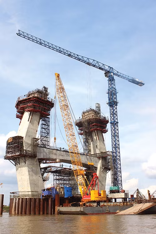 Các trụ tháp dần hiện hình.