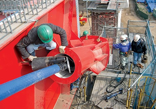 Kiểm tra dây văng cầu chính.