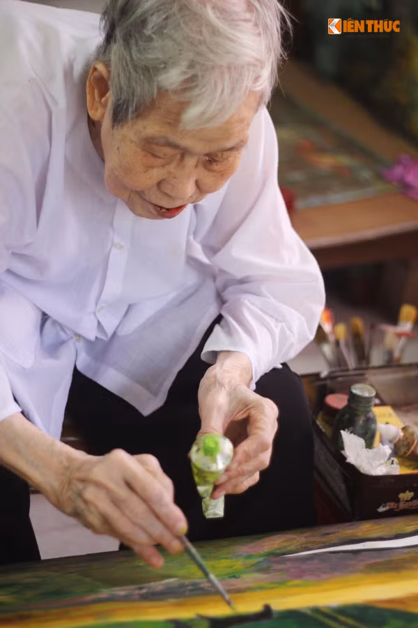  Cụ Thi cho hay, cụ chưa từng bán những bức tranh do cụ tự vẽ mà để lại làm kỷ niệm, hoặc dành tặng cho những ai thật sự tâm đắc với nghệ thuật hội họa.