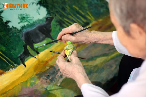 Cụ Thi kể lại: "Năm 1997, có một anh nhà báo về gặp gỡ rồi biết tôi hay vẽ tranh. Sau đó bài báo đăng lên thì Bộ trưởng Văn hóa - Thông tin Nguyễn Khoa Điềm đọc được rồi cử các cơ quan chức năng Hà Tây cũ đến tận nhà xem những bức tranh tôi vẽ, họ kiểm kê, ghi chép đánh giá để báo cáo Bộ trưởng... Rồi đích thân Bộ trưởng, cùng các ban ngành đến gia đình thăm tôi".