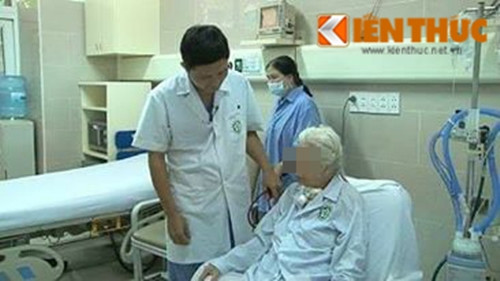 Cuu song benh nhan 82 tuoi da ngung tim, ngung tho-Hinh-2