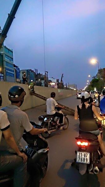 Cong trinh duong sat tren cao lai gap su co, dan HN hoang loan
