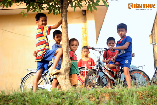 Trung thu khong có quà của trẻ em mièn son cuóc