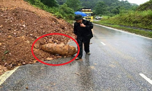 Phát hiẹn bom nạng 350kg trong dóng sạt lỏ ỏ Bác Kạn-Hinh-2
