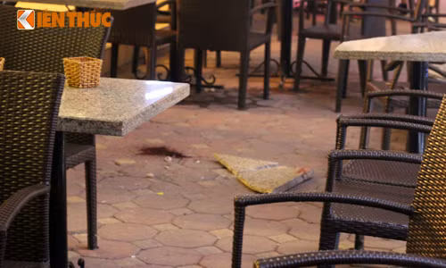 Hà Nọi: Bé trai roi tù tàng 10 chung cu Linh Dam xuong dat-Hinh-2