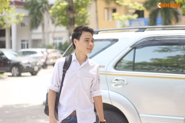 Thí sinh này tự tin trước bài làm của mình. Ảnh: Mạnh Hưng.