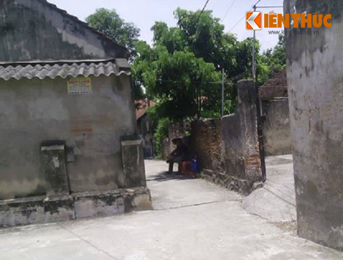 Đường vào ngôi nhà xảy ra vụ việc. Ảnh: Mạnh Hưng.