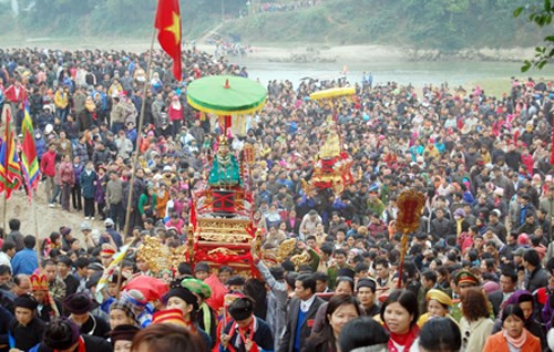 Di lẽ dàu xuan, ghé 4 ngoi dèn noi tieng ben song Hong-Hinh-2