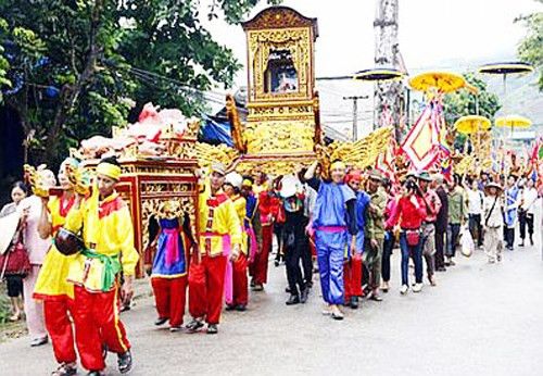 Di lẽ dàu xuan, ghé 4 ngoi dèn noi tieng ben song Hong-Hinh-3