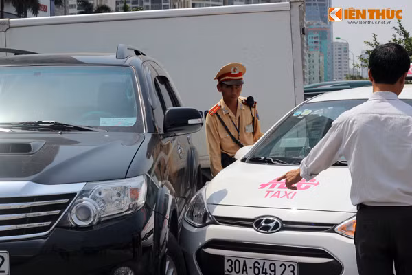 Chưa kể tại đây còn thường xuyên xảy ra những vụ va chạm giao thông.