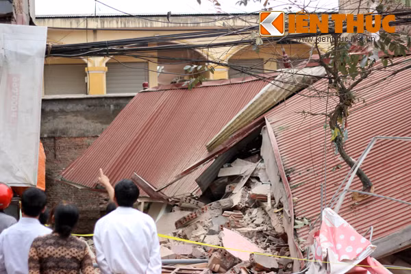 Toan canh nha 3 tang do sap giua pho o Bac Giang