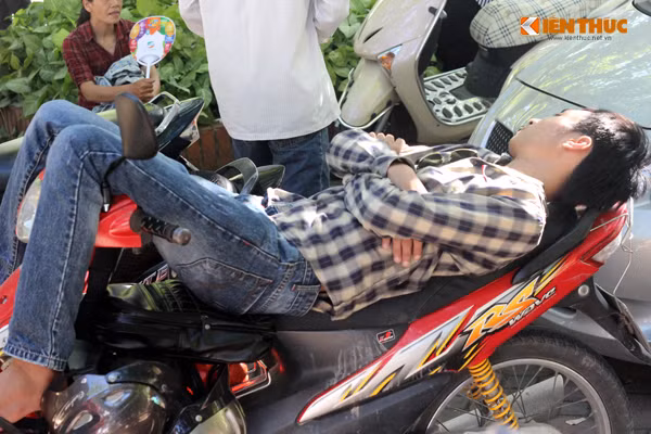 Ai nấy đều tỏ ra mệt mỏi.