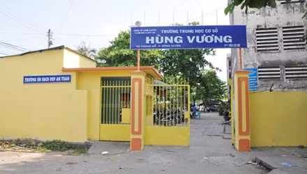 Hoc sinh bi danh hoi dong, hieu truong bao “chuyen binh thuong“