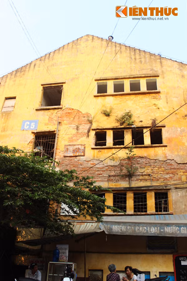 Phat hoang chung cu nút tuòng, tràn thủng toac o Ha Noi