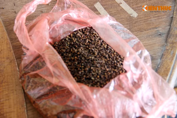 Chi phí mua nụ vối, than, cốc... lên đến cả trăm nghìn đồng mỗi ngày.