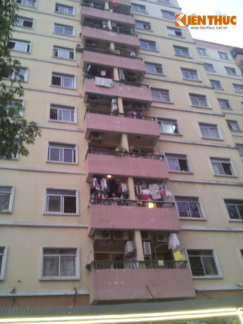 Tin moi ve suc khoe bé trai roi tù tàng 10 chung cu