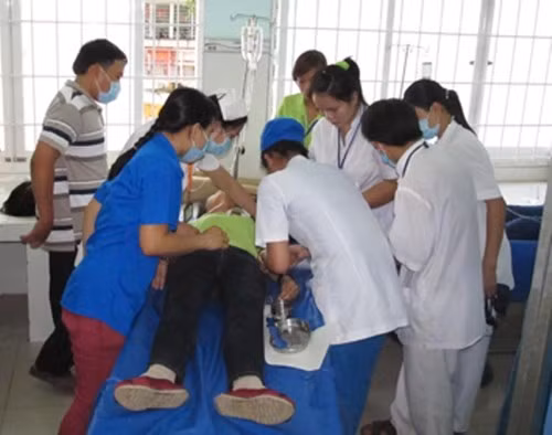 Nguyên nhân hơn 200 công nhân Trà Vinh ngộ độc nhập viện Nguyen nhan hon 200 cong nhan Tra Vinh ngo doc nhap vien