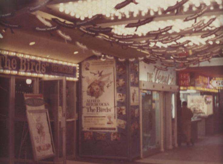 Quang cảnh bên ngoài Nhà hát Fremont vào năm 1963.