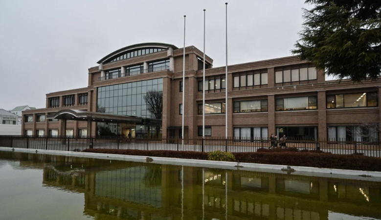 Theo The Guardian, nhìn từ bên ngoài, Fuchū, nhà tù lớn nhất Nhật Bản, có thể bị nhầm là văn phòng chính quyền thành phố, với mặt tiền bằng kính. Ảnh: JT.