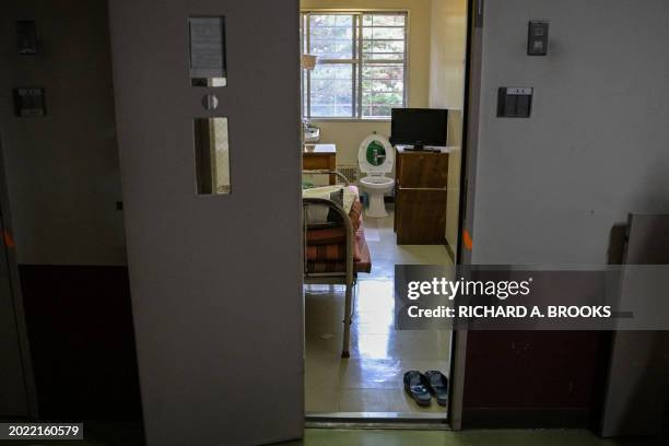 "Một số tù nhân lớn tuổi gặp khó khăn khi di chuyển hoặc tắm rửa mà không có người hỗ trợ và phải dùng thuốc. Đó là lý do chúng tôi nhờ tù nhân trẻ tuổi giúp họ", người đứng đầu nhà tù, Hiroyuki Yashiro, cho hay, đồng thời nói thêm rằng hơn 70% tù nhân lớn tuổi cần điều trị các bệnh mãn tính như tiểu đường, bệnh tim và các tình trạng sức khỏe tâm thần. Ảnh: Getty.