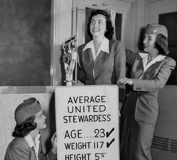 Các tiếp viên hàng không được tuyển chọn với những tiêu chuẩn khắt khe vào những năm 1940.