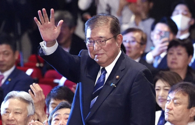 Về kinh tế, lãnh đạo LDP sẽ có nhiệm vụ thổi luồng sinh khí mới vào nền kinh tế khi Ngân hàng Trung ương ngừng chính sách nới lỏng tiền tệ kéo dài hàng thập kỷ đã làm giảm giá trị của đồng yên. Ảnh: Reuters.