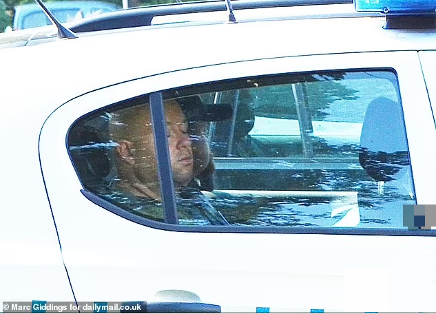 Nghi phạm Mateusz Jach (ảnh) đã nhốt nạn nhân trong một nhà kho để dễ kiểm soát. Khi phải đưa Malgorzata ra ngoài, anh ta sẽ trùm kín đầu cô.