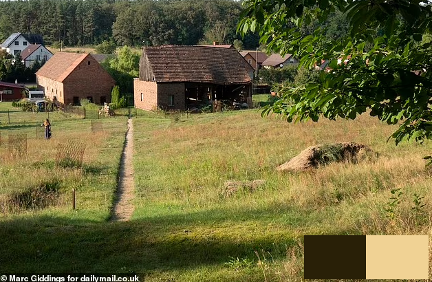 Jach hiện đang bị giam giữ trong nhà tù Glogow và phải đối mặt với mức án lên tới 25 năm tù nếu bị kết tội. Các nhà chức trách vẫn đang mở cuộc điều tra vụ án.