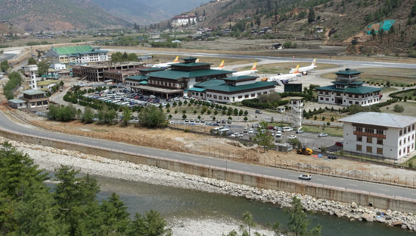 Sân bay Paro không hoạt động ban đêm, bất kể mùa nào, do không có radar. Cũng cần có sự điều chỉnh khác nhau trong giai đoạn gió mùa tháng 6-8, bởi giông lốc xảy ra thường xuyên và kèm theo mưa đá. Ảnh: FF.