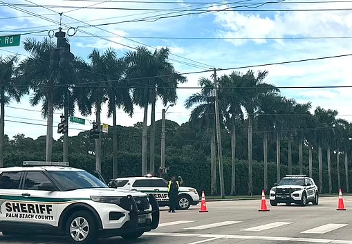 "Tuy vậy, ông ấy (Wesley Routh) và tôi đều không thích ông Trump", Oran nói nhưng không tin rằng bố mình lại nhắm vào cựu Tổng thống. Ảnh: Xe cảnh sát bên ngoài câu lạc bộ golf ngày 15/9.