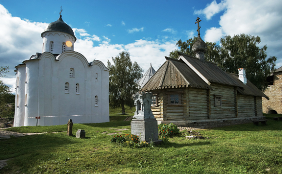 Ngôi làng được thành lập vào giữa thế kỷ thứ 8. Theo truyền thuyết, Hoàng tử Oleg the Prophetic, người trị vì vào đầu thế kỷ thứ 10, đã được chôn cất tại đây trên ngọn đồi lớn nhất.