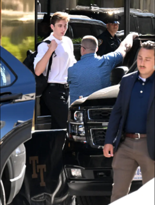 Daily Mail đưa tin, con trai út của ông Trump theo học tại Trường Kinh doanh Stern của Đại học New York.