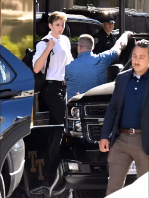 Daily Mail đưa tin, con trai út của ông Trump theo học tại Trường Kinh doanh Stern của Đại học New York.