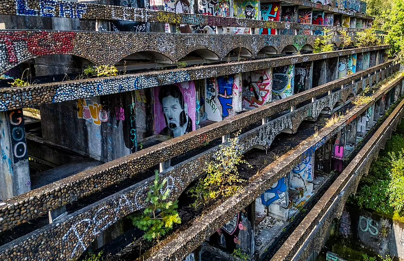 Sẽ rất dễ bị lạc trong mê cung hành lang này.